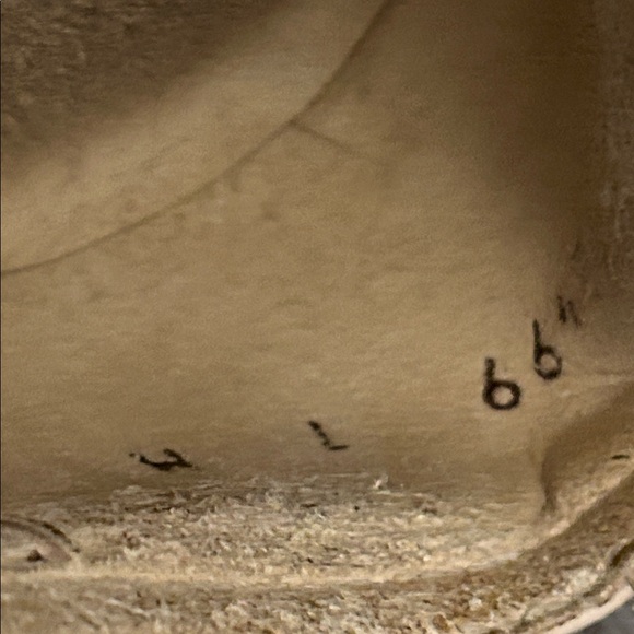 Stuart Weitzman Beige and Black Flats with Gold Chain - Picture 4 of 5